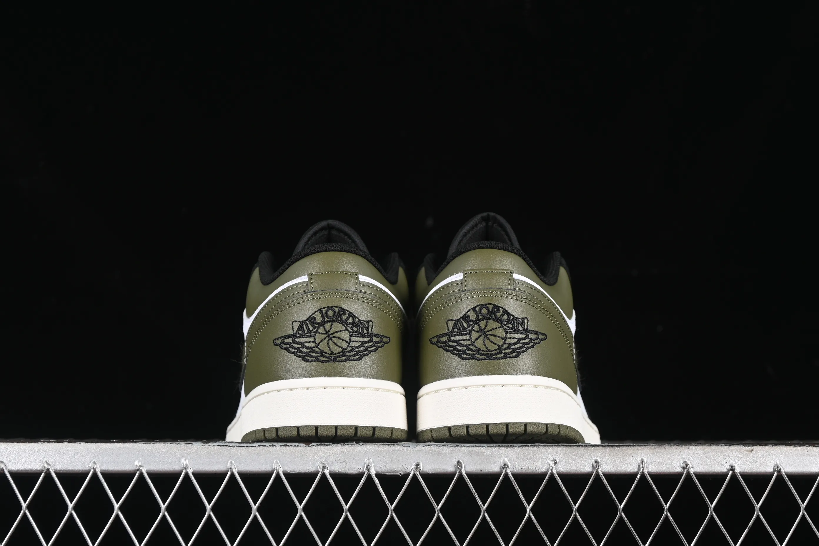 All categories Air Jordan Jordan series basketball shoes Air Jordan 1 Low G version pure original Air Jordan 1 Low "Medium Olive" AJ1 Joe 1 olive green low-top cultural casual sneakers 553558-092